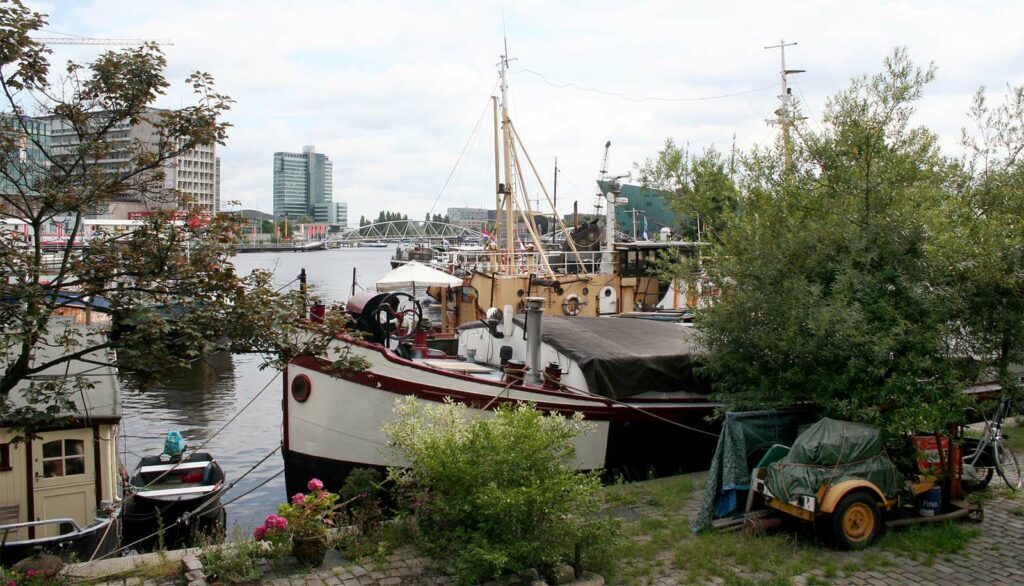 boten in oosterdok