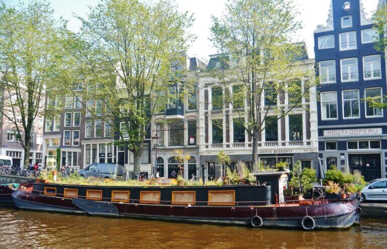 Parkeren bij het Woonbootmuseum in Amsterdam